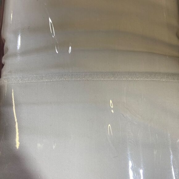 Donna Karan Silk Indulgence Cotton/Silk King Pillowcase, Pair. Color: Platinum - Picture 3 of 4